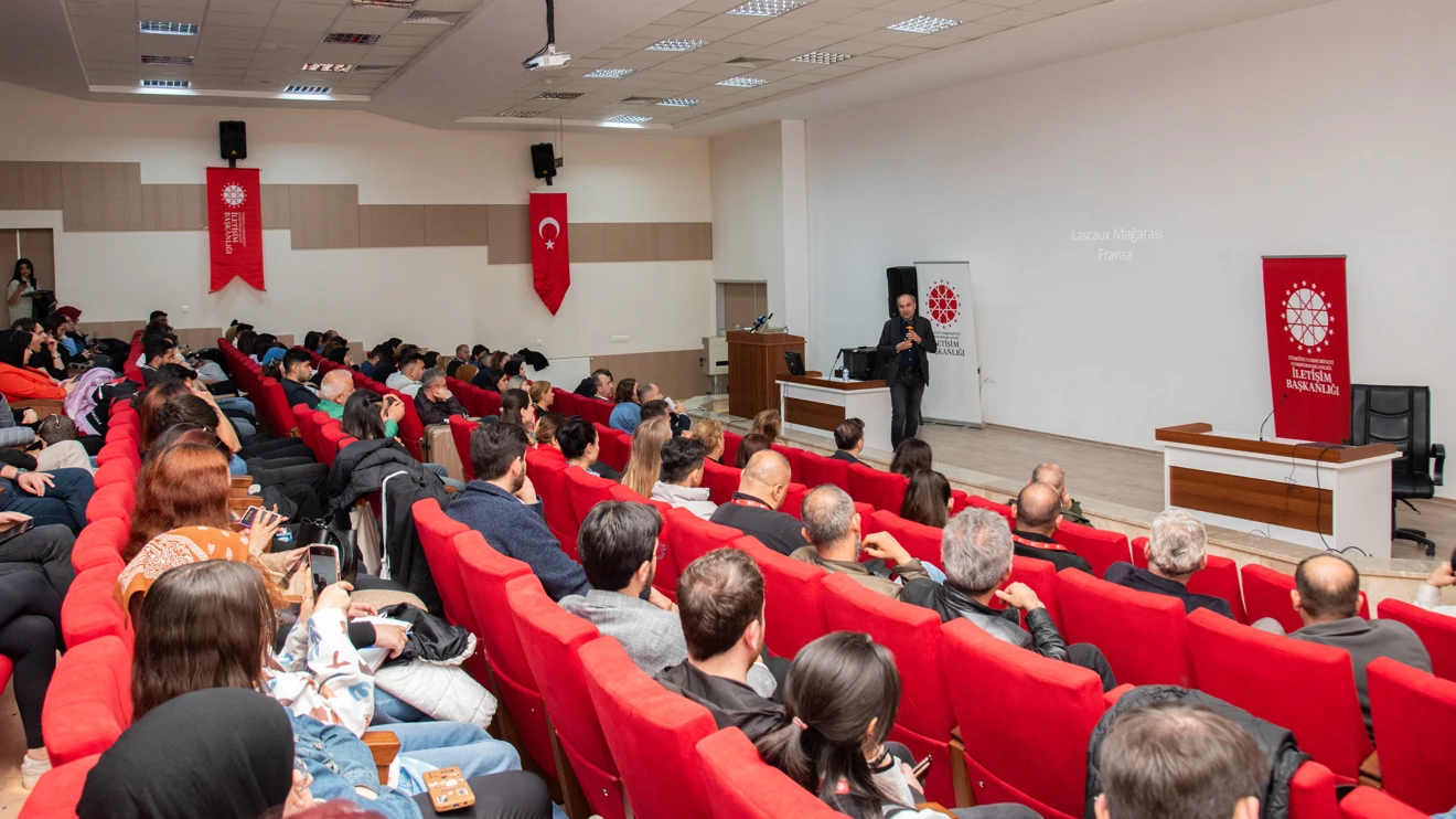 Selçuk Üniversitesinde ‘Bilişim Çağında Dezenformasyon’ anlatıldı